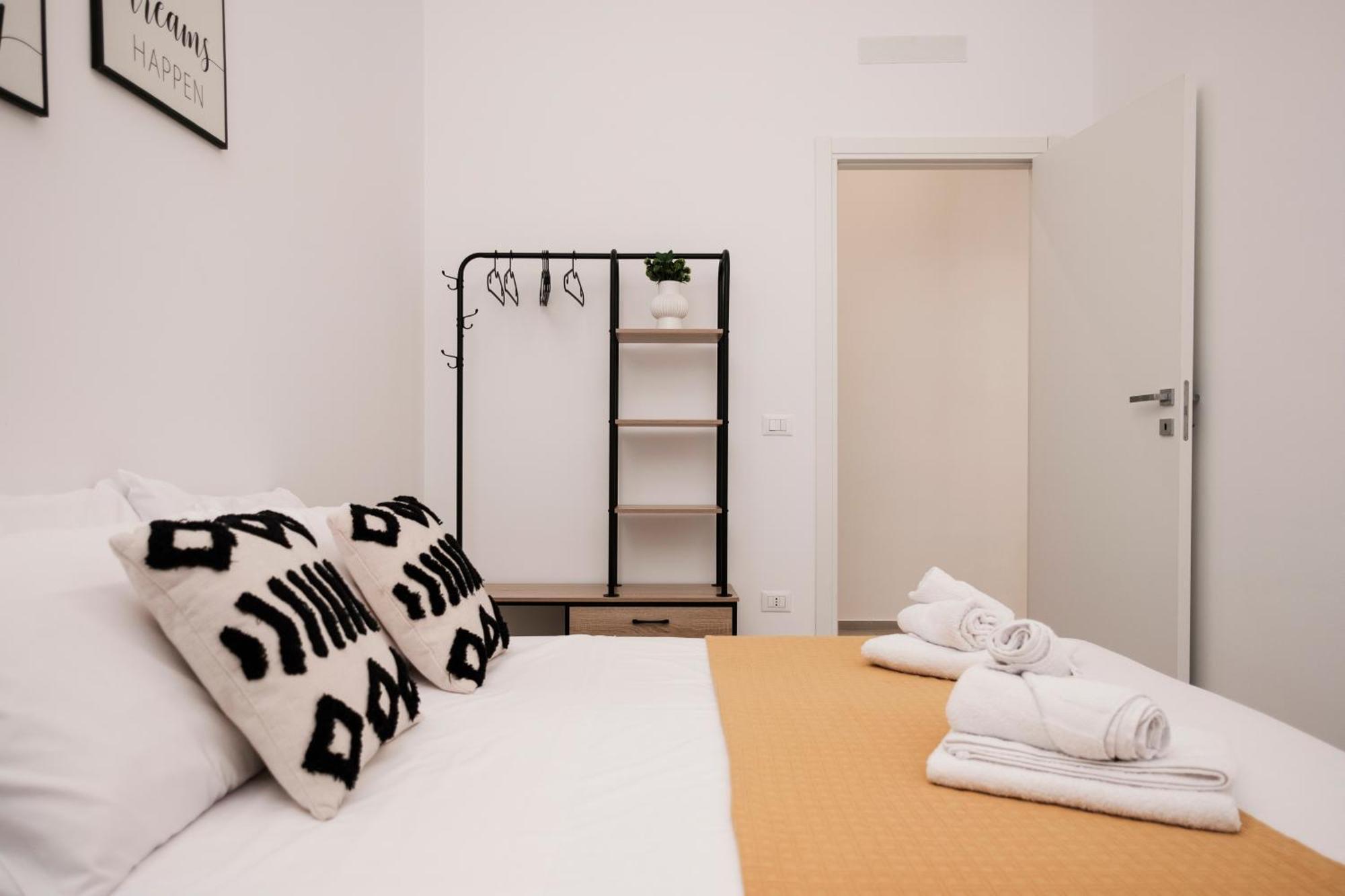 Pepoli Deluxe - Exclusive Apartment - Free Parking Trapani Extérieur photo